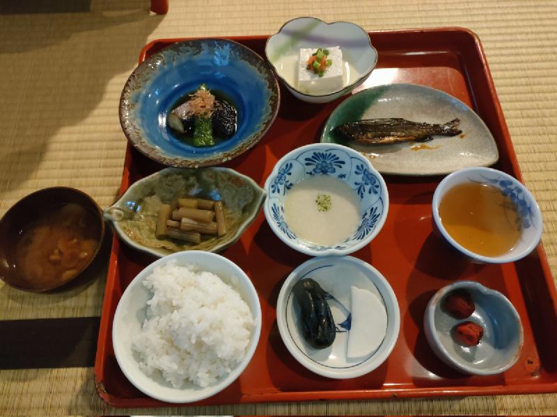 朝食